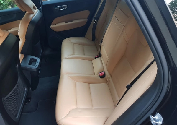 Volvo XC 60 cena 125000 przebieg: 125000, rok produkcji 2019 z Wrocław małe 79